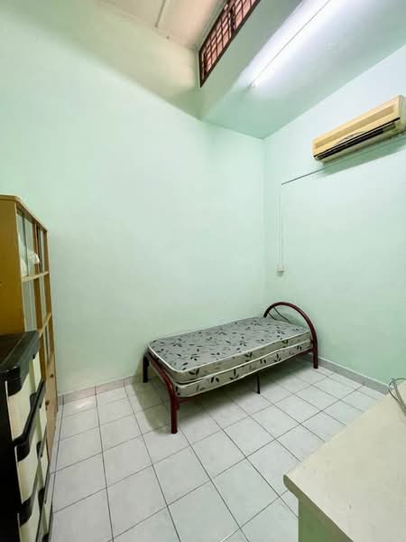 Rumah Teres 1 Tingkat untuk Dijual di Taman Pelangi Indah (Ulu Tiram) - JAN AU - Bedroom - PropertyGuru.com.my