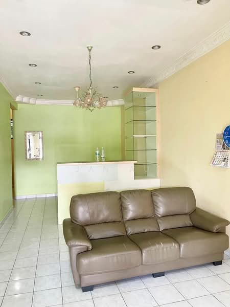 Rumah Teres 1 Tingkat untuk Dijual di Taman Pelangi Indah (Ulu Tiram) - JAN AU - Living Room - PropertyGuru.com.my