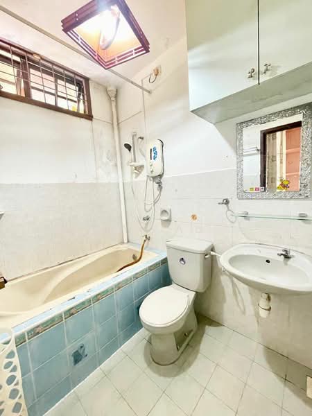 Rumah Teres 1 Tingkat untuk Dijual di Taman Pelangi Indah (Ulu Tiram) - JAN AU - Bathroom - PropertyGuru.com.my