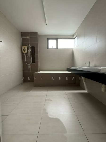 Rumah Berkembar untuk Dijual di Bandar Sungai Long (Selangor) - Jeff Cheah - Bathroom - PropertyGuru.com.my