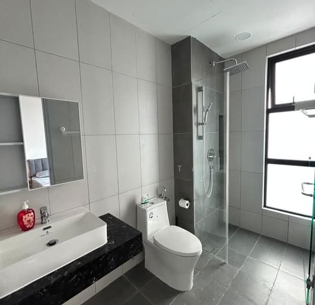 Servis Apartment untuk Disewa di Ruby Seapark - Simon Tan - Bathroom - PropertyGuru.com.my