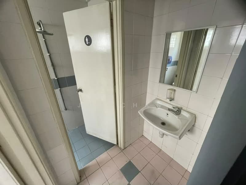 Shop / Office for Rent in Usj 9 (Subang Jaya) - Joe Chan - Bathroom - PropertyGuru.com.my