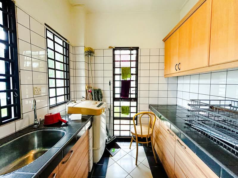Rumah Banglo untuk Dijual di Seksyen 9 (Shah Alam) - Ammeer Nadzrai - Kitchen - PropertyGuru.com.my