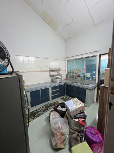 Rumah Teres 1 Tingkat untuk Dijual di Taman Kempas (Tampoi) - Sharon Ng - Kitchen - PropertyGuru.com.my