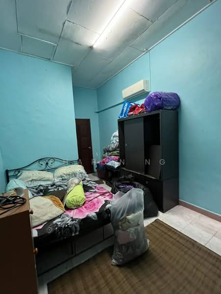 Rumah Teres 1 Tingkat untuk Dijual di Taman Kempas (Tampoi) - Sharon Ng - Bedroom - PropertyGuru.com.my