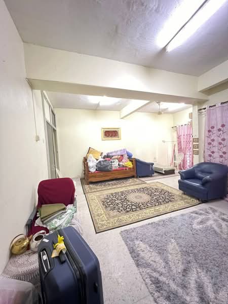 Rumah Teres 1 Tingkat untuk Dijual di Taman Kempas (Tampoi) - Sharon Ng - Living Room - PropertyGuru.com.my