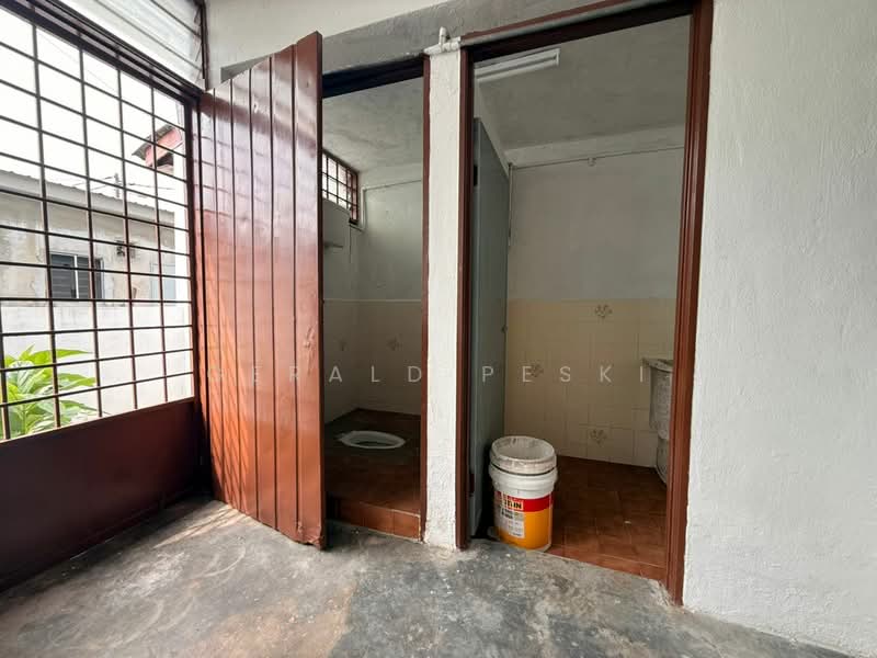 1-storey Terraced House for Sale in Taman Lobak (Kulim) - Gerald Peski - Bathroom - PropertyGuru.com.my