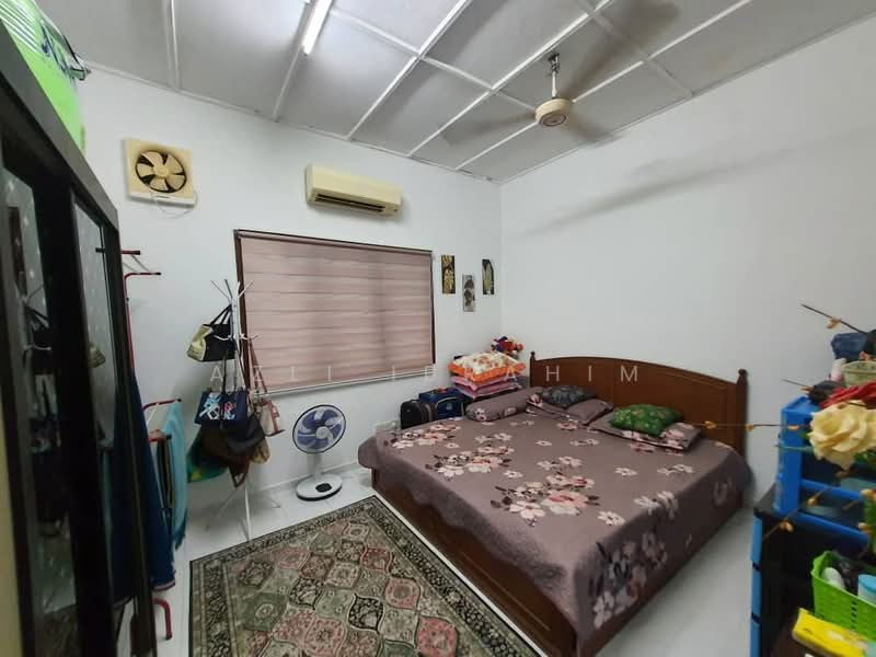 2-storey Terraced House for Sale in Wangsa Murni (Wangsa Maju) - Azli Ibrahim - Bedroom - PropertyGuru.com.my