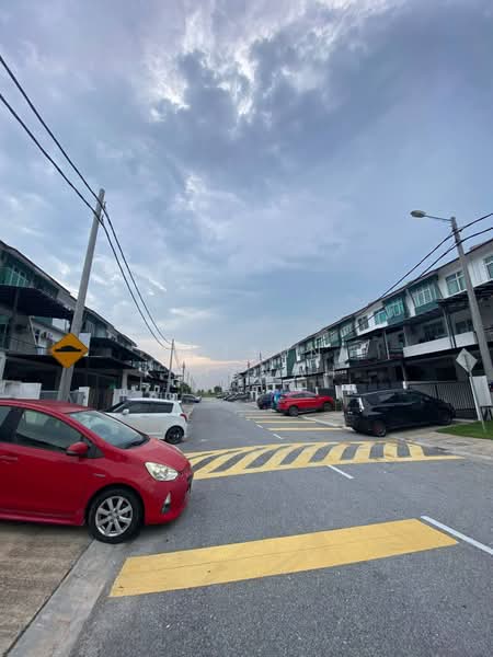 Rumah Teres 2 Tingkat untuk Disewa di Taman Scientex Rawang (Rawang) - Amirun Kinanah - Exterior - PropertyGuru.com.my