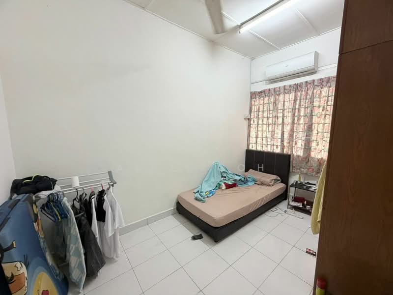 Rumah Teres 1 Tingkat untuk Disewa di Taman Suria (Johor Bahru) - Alice Goh - Bedroom - PropertyGuru.com.my