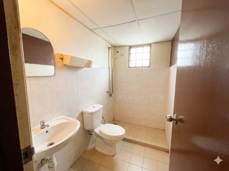 Pangsapuri untuk Dijual di Pesona Villa - Nadia Rahim - Bathroom - PropertyGuru.com.my