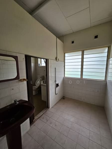 Rumah Berkembar untuk Dijual di Taman Green Lane (Jelutong) - Elaine Ooi - Bathroom - PropertyGuru.com.my