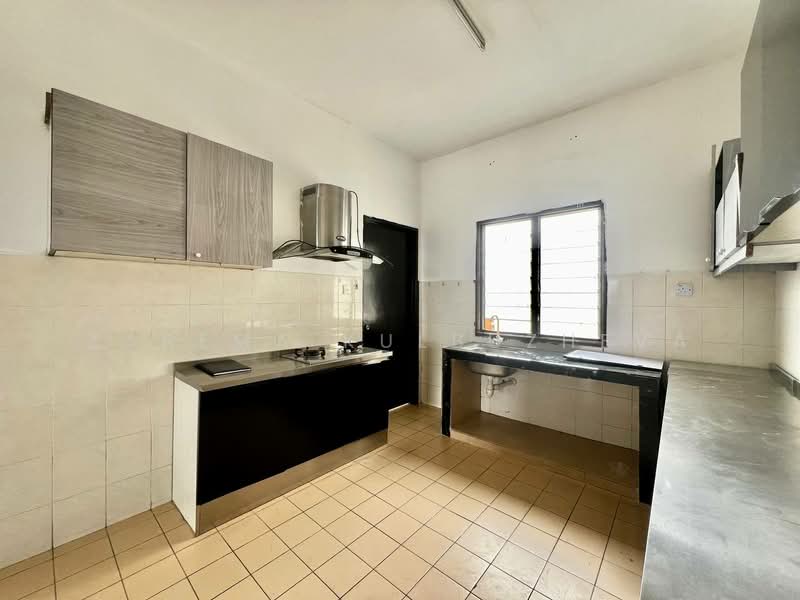 Pangsapuri untuk Dijual di Sri Ixora Apartment - Zarema Kulbuzheva - Kitchen - PropertyGuru.com.my