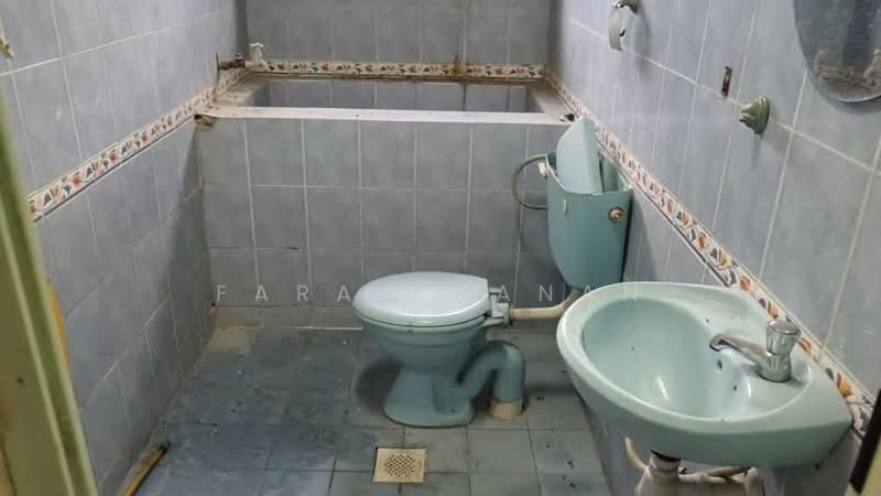 2-storey Terraced House for Rent in Taman Taming Jaya (Balakong) - Farah Hanan - Bathroom - PropertyGuru.com.my