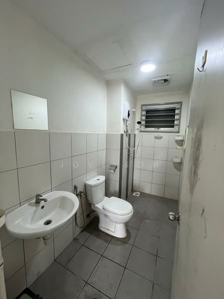Pangsapuri untuk Disewa di Jalilmas - Jovi Soh - Bathroom - PropertyGuru.com.my