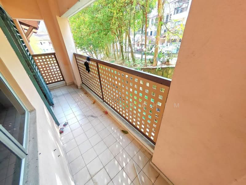 Rumah Bandar untuk Dijual di Selayang (Selangor) - Azli Ibrahim - Balcony - PropertyGuru.com.my