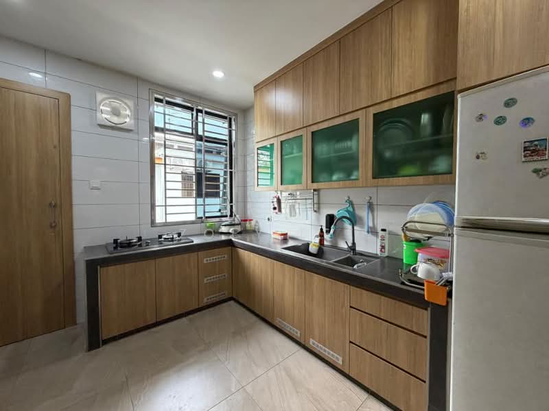 1-storey Terraced House for Sale in Taman Puteri Wangsa (Ulu Tiram) - Zoey Lee - Kitchen - PropertyGuru.com.my