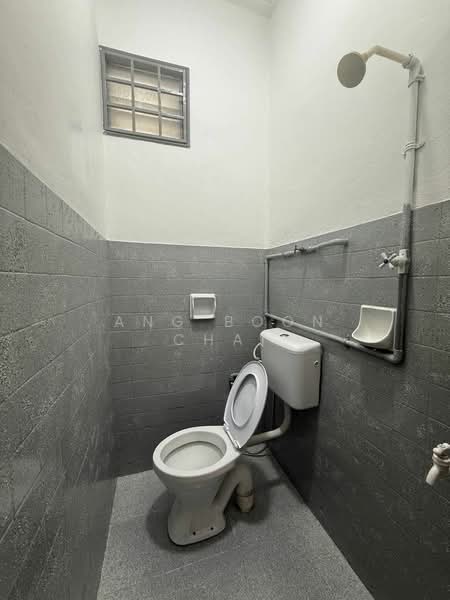 1-storey Terraced House for Sale in Taman Molek (Johor Bahru) - Ang Boon Chai - Bathroom - PropertyGuru.com.my