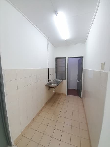 Flat for Rent at Vista Shop Apartment (Damansara Damai) - Johnny Tai - PropertyGuru.com.my