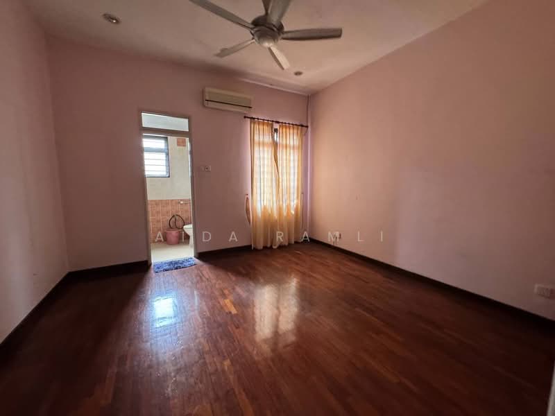 2-storey Terraced House for Sale in Bukit Jelutong (Shah Alam) - Aida Ramli - PropertyGuru.com.my