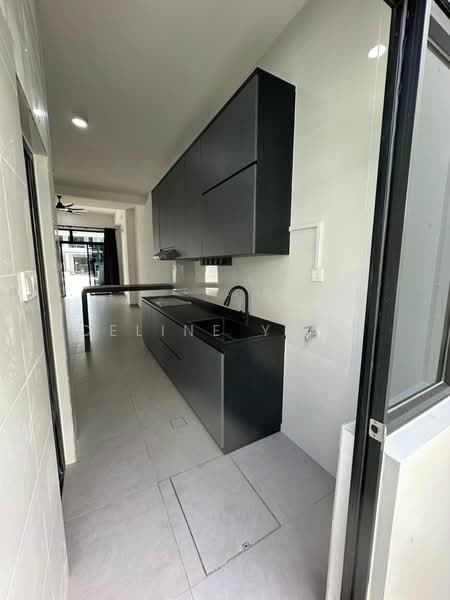 2-storey Terraced House for Rent in Taman Mount Austin (Tebrau) - Celine Yong - Kitchen - PropertyGuru.com.my