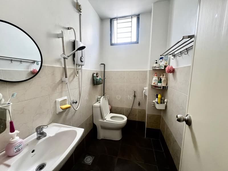 1.5-storey Terraced House for Sale in Taman Setia Indah (Tebrau) - Carson . - Bathroom - PropertyGuru.com.my