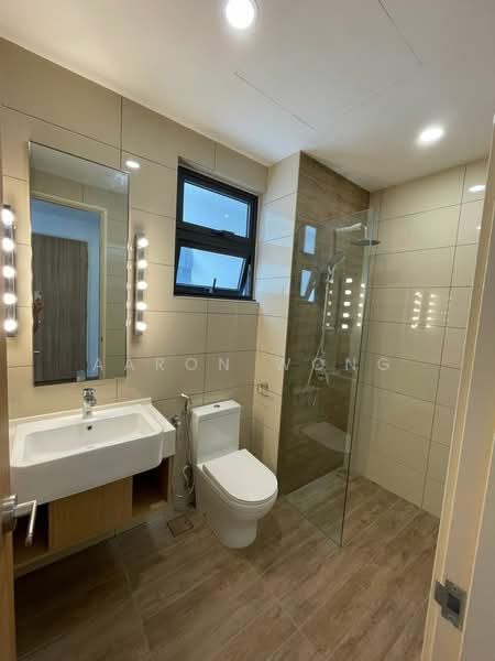 Servis Apartment untuk Disewa di Avara - Aaron Wong - Bathroom - PropertyGuru.com.my