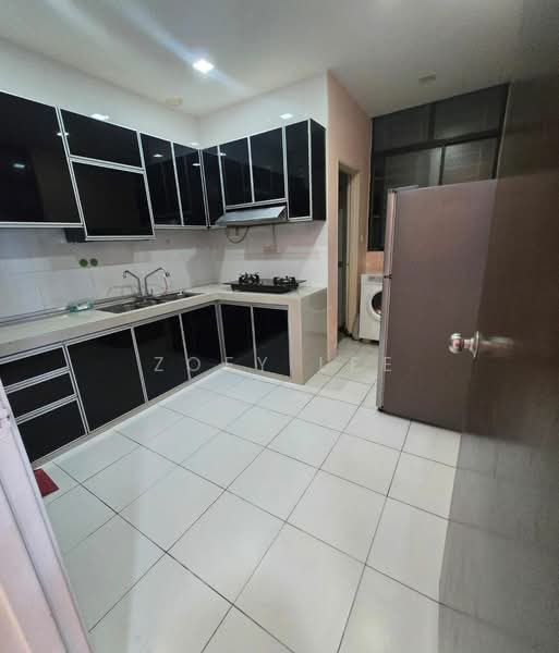 Service Residence for Sale at Sky Gardens Residences - Zoey Lee - Kitchen - PropertyGuru.com.my