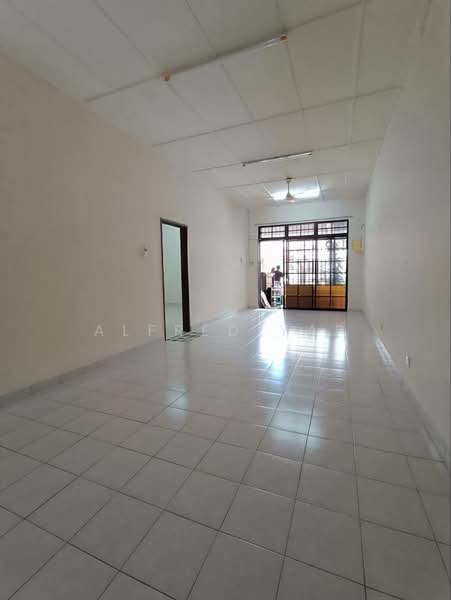 1-storey Terraced House for Rent in Johor Bahru (Johor) - Alfred Yap - Living Room - PropertyGuru.com.my