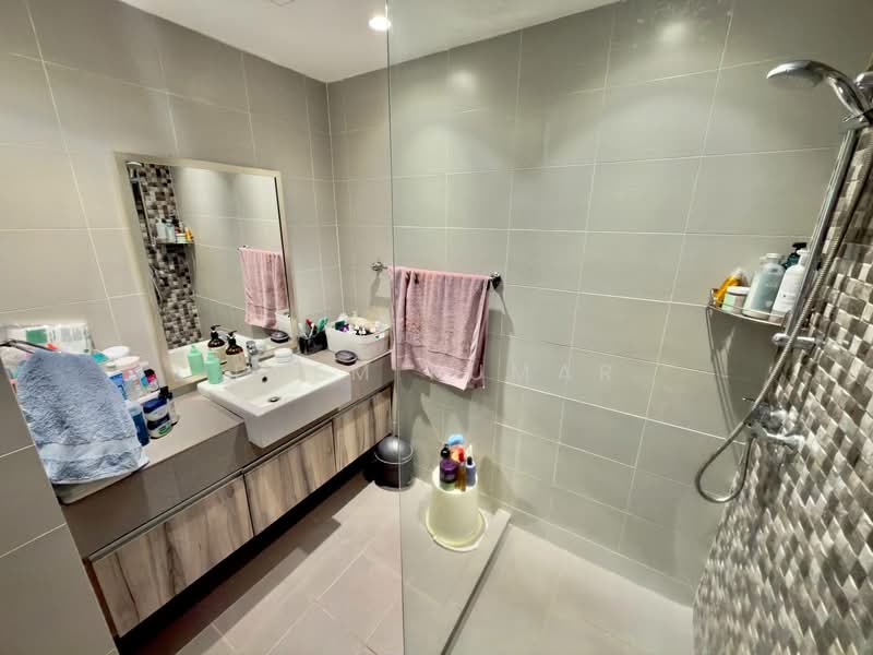 Kondominium untuk Dijual di Robson Condominium - Prem Kumar - Bathroom - PropertyGuru.com.my