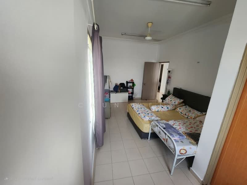 Pangsapuri untuk Dijual di Indah Cempaka - Chun Wei - Bedroom - PropertyGuru.com.my