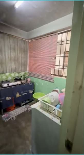 Flat for Sale at Sri Lanang - Azlan Ismail aiproperty - Kitchen - PropertyGuru.com.my