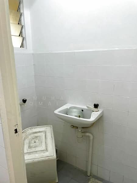 Apartment for Sale at Pangsapuri Pendamar A - Muhammad Iqmal Rahiman - Bathroom - PropertyGuru.com.my