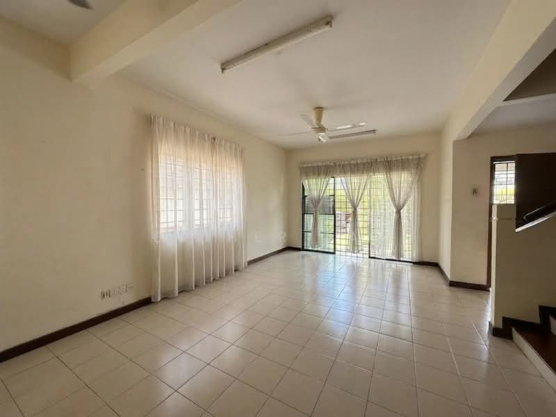 2-storey Terraced House for Rent in Bandar Sri Damansara (Selangor) - Esther Tan - Living Room - PropertyGuru.com.my