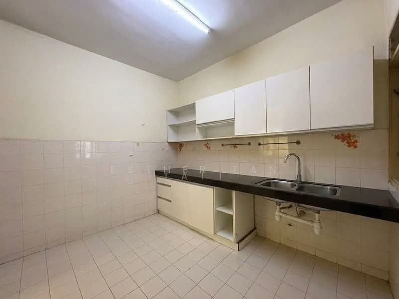 2-storey Terraced House for Rent in Bandar Sri Damansara (Selangor) - Esther Tan - Kitchen - PropertyGuru.com.my