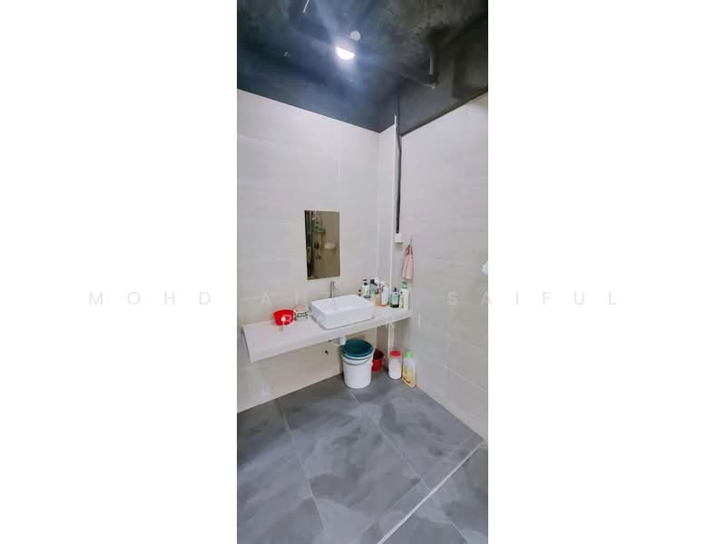 Kilang untuk Dijual di Seksyen U3 (Shah Alam) - Mohd Aizat Saiful Bahri - Bathroom - PropertyGuru.com.my
