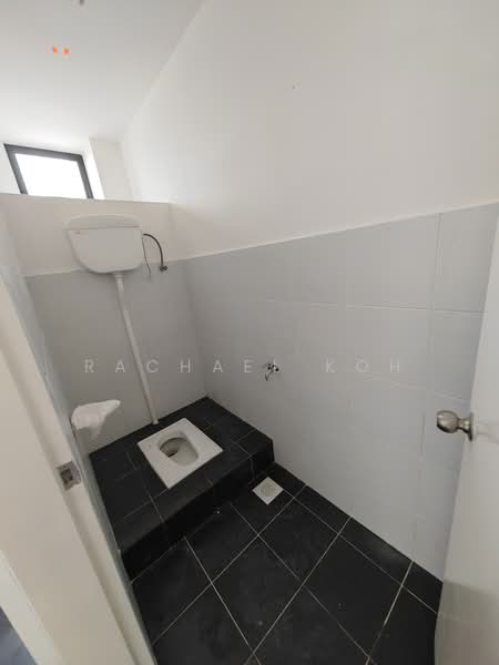 Shop / Office for Rent in Taman Bukit Kaze (Ulu Tiram) - Rachael Koh - PropertyGuru.com.my