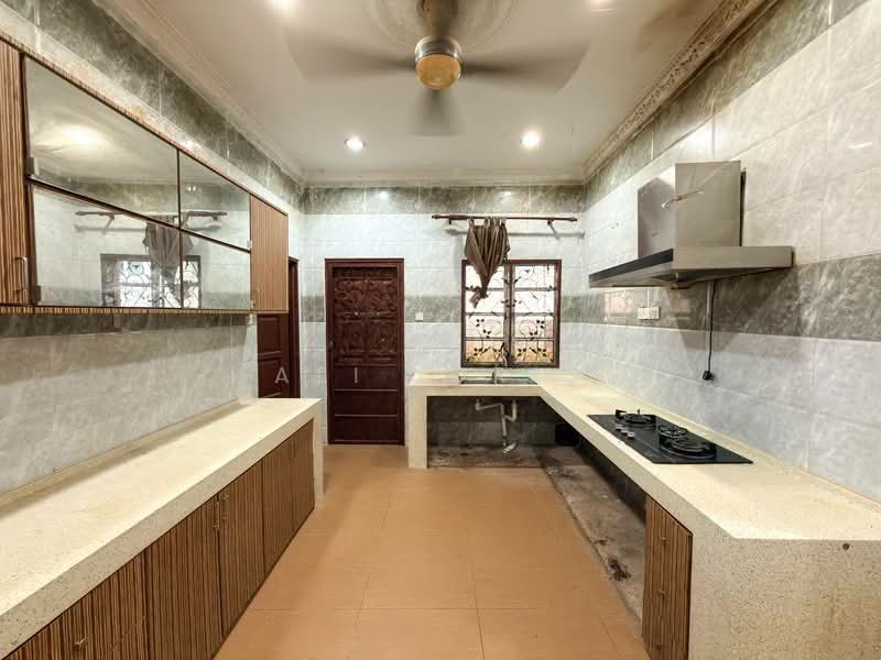 Rumah Teres 2 Tingkat untuk Dijual di Bandar Tun Hussein Onn (Cheras) - Ali Idris - Kitchen - PropertyGuru.com.my