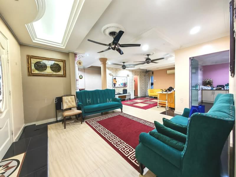 Rumah Teres 2 Tingkat untuk Dijual di Taman Gombak Permai (Batu Caves) - Ibrahim Iderus - Living Room - PropertyGuru.com.my
