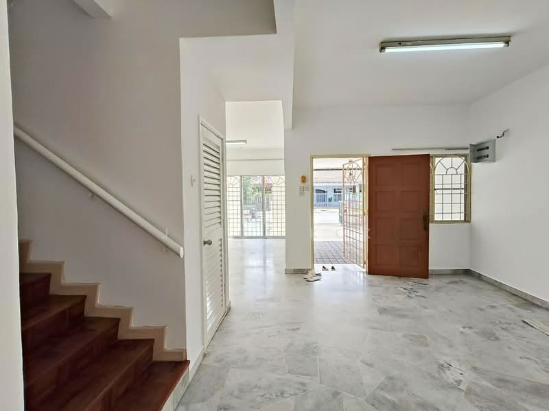 2-storey Terraced House for Sale in Usj 11 (Subang Jaya) - Joyce Kok - Entrance - PropertyGuru.com.my