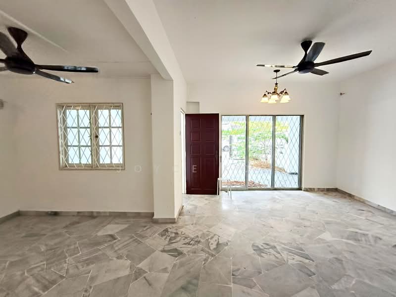 Rumah Teres 2 Tingkat untuk Dijual di Usj 4 (Subang Jaya) - Joyce Kok - Living Room - PropertyGuru.com.my