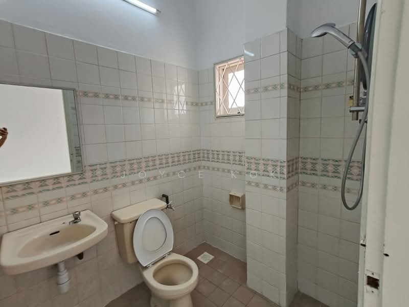 Rumah Teres 2 Tingkat untuk Dijual di Usj 4 (Subang Jaya) - Joyce Kok - Bathroom - PropertyGuru.com.my