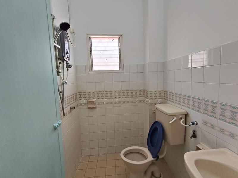 Rumah Teres 2 Tingkat untuk Dijual di Usj 4 (Subang Jaya) - Joyce Kok - Bathroom - PropertyGuru.com.my