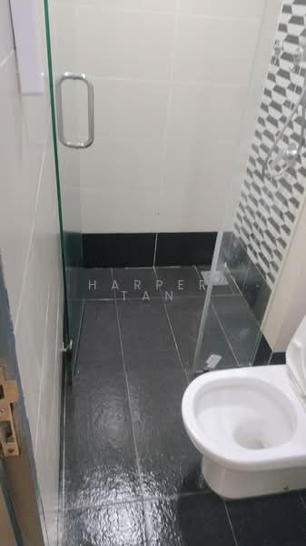 Servis Apartment untuk Disewa di Tiara Mutiara 2 - Harper Tan - Bathroom - PropertyGuru.com.my