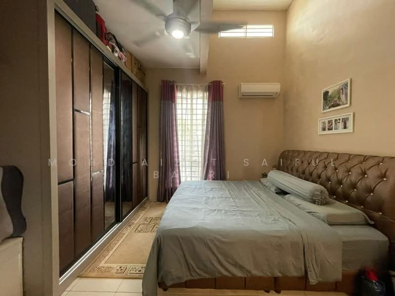 Rumah Berkembar untuk Dijual di Telok Panglima Garang (Selangor) - Mohd Aizat Saiful Bahri - Bedroom - PropertyGuru.com.my