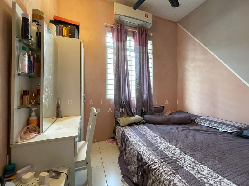 Rumah Berkembar untuk Dijual di Telok Panglima Garang (Selangor) - Mohd Aizat Saiful Bahri - Bedroom - PropertyGuru.com.my