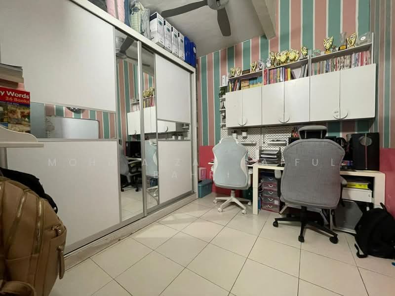 Rumah Berkembar untuk Dijual di Telok Panglima Garang (Selangor) - Mohd Aizat Saiful Bahri - Study - PropertyGuru.com.my
