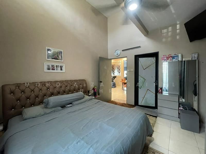 Rumah Berkembar untuk Dijual di Telok Panglima Garang (Selangor) - Mohd Aizat Saiful Bahri - Bedroom - PropertyGuru.com.my