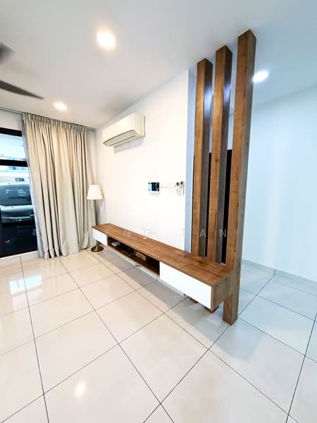 Rumah Teres 2 Tingkat untuk Dijual di Laman Glenmarie (Shah Alam) - Weng Tan - Living Room - PropertyGuru.com.my