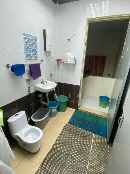 Rumah Teres 2 Tingkat untuk Dijual di Taman Mount Austin (Tebrau) - Win Kam - Bathroom - PropertyGuru.com.my